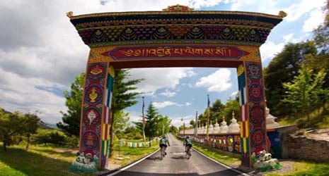 Entrada al templo budista de Panillo ® Turismo Graus